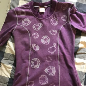 Topp - Fin topp i jättebra skick. Mjuk material 💘passar även m 