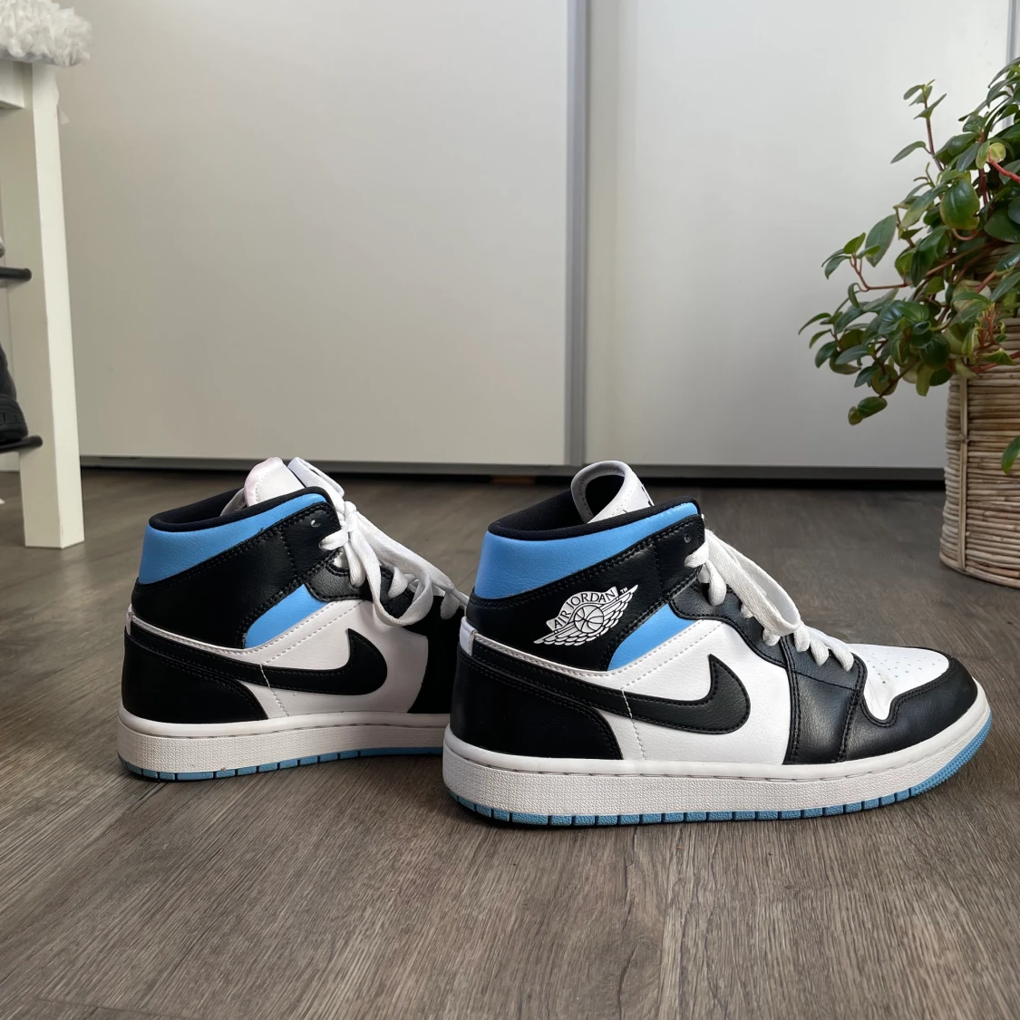 Jordan 1 royal black and white