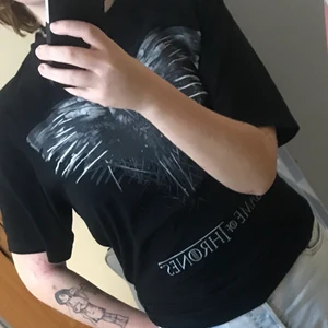 Tröja - Game of thrones tröja. Minns inte vart den är ifrån. Passar M-L. 