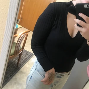 Tröja  - Långärmad tröja med ”choker”. Storlek S