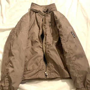 Jacka  - skit snygg jacka till hösten 🌬