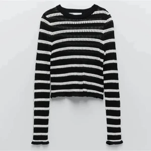 Randig zara topp  - Säljer denna populära zara toppen är i nyskick. Skriv för frågor 