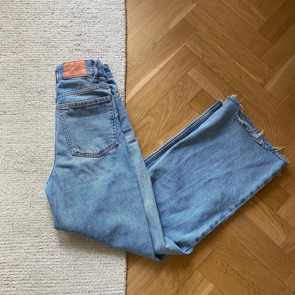 Jeans som passar dig som är runt 1,60cm✨ frakt inräknat i priset. Jeans & Byxor.