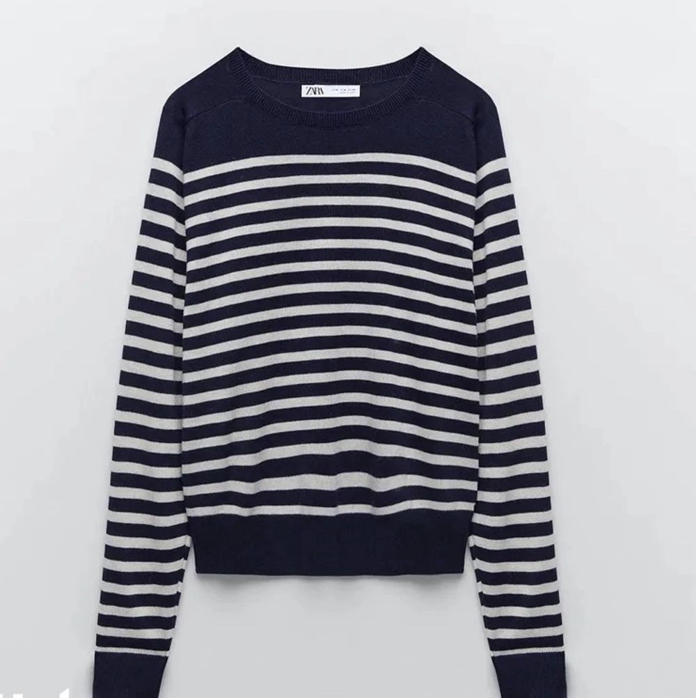 Säljer denna popurlära tröja från Zara i storlek S! 140 plus frakt på 60❤️. Tröjor & Koftor.