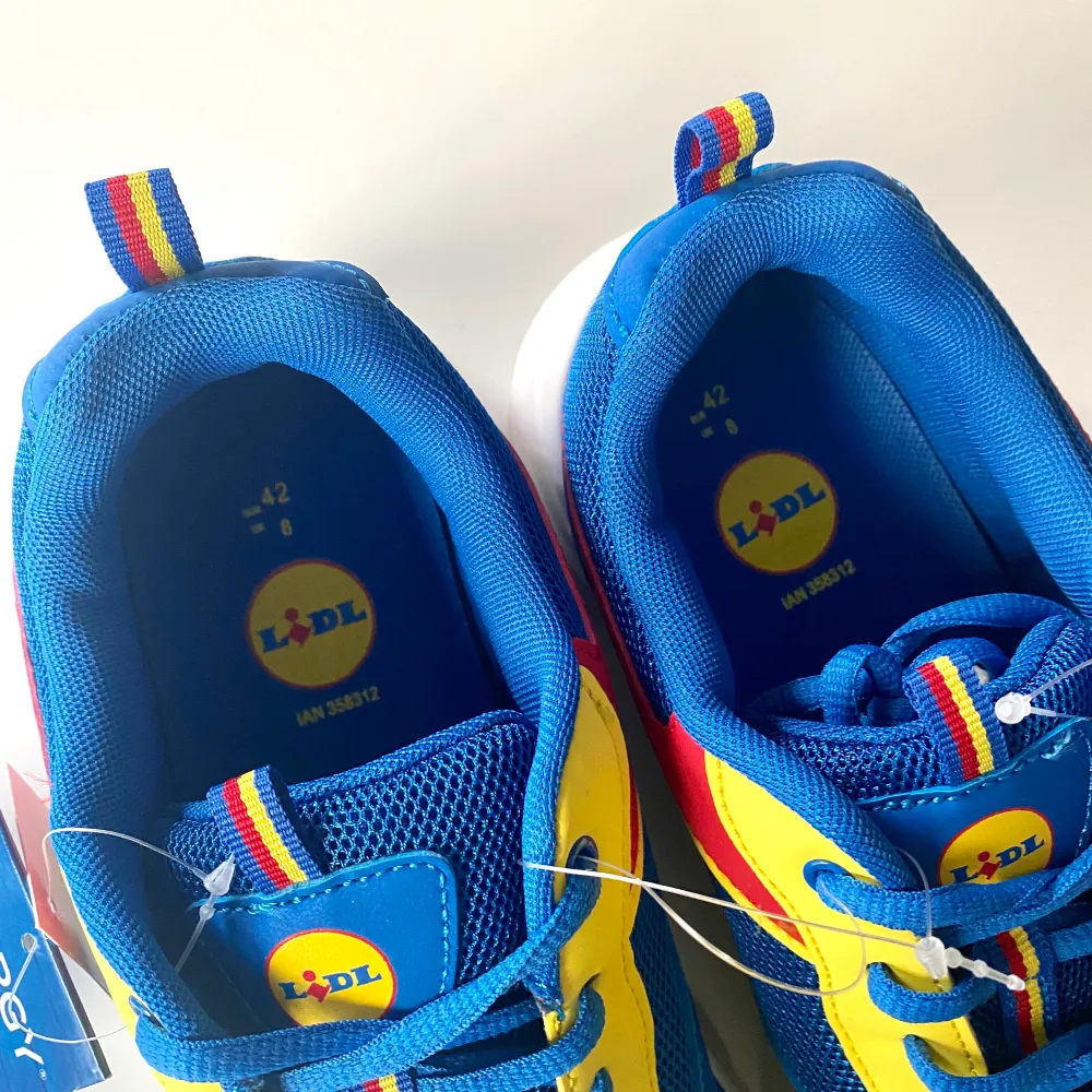 Brand new limited edition 2021 Lidl sneakers. Collectors edition. Size 42. Pick up in Malmö (Västra Hamnen or Kungsgatan 6)   Can be sent with PostNord as well :). Skor.