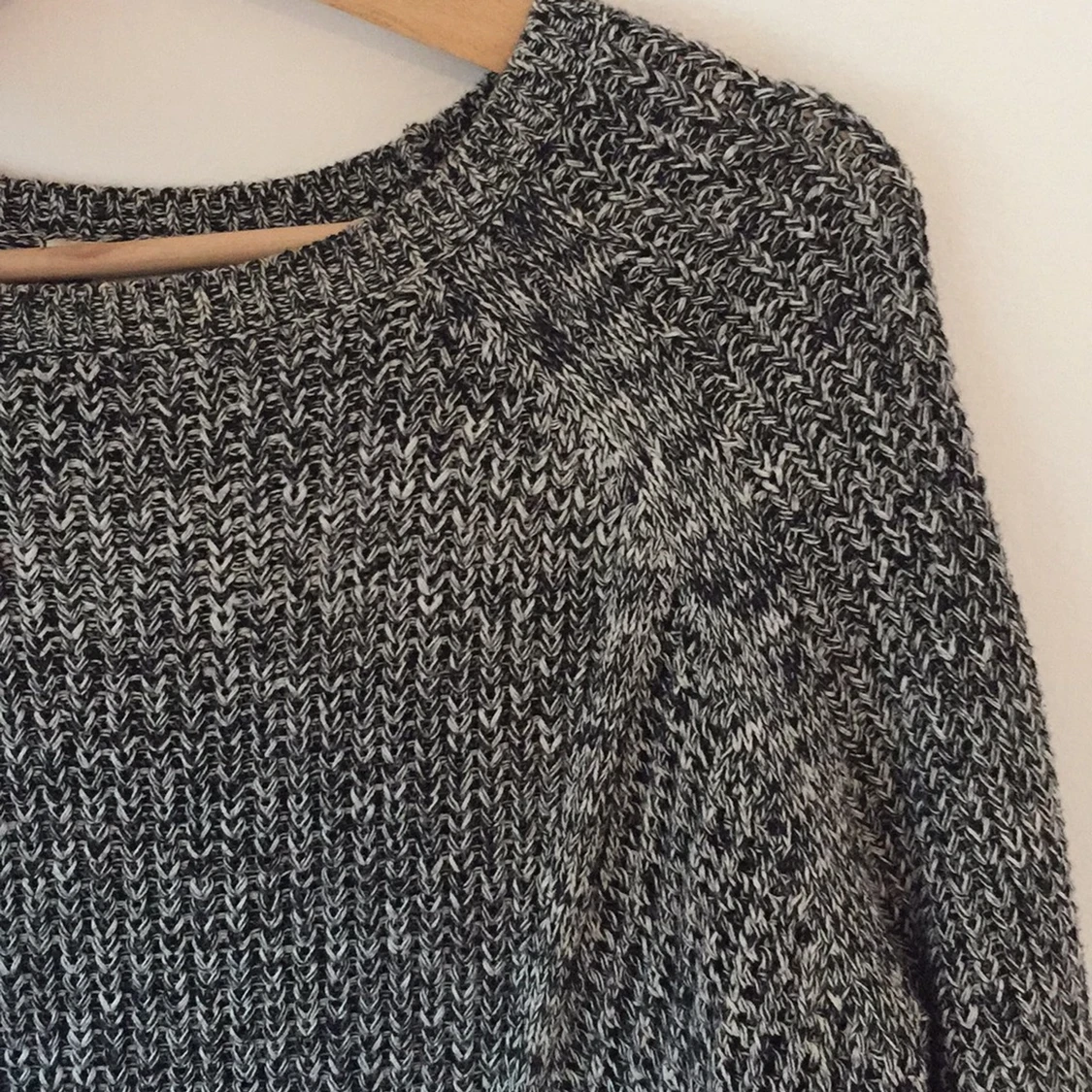 Svartvit/grå stickad tröja - 91