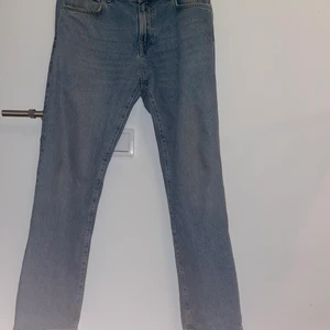 Straight Leg Jeans light blue  - Straight leg jeans light blue. Bra skick!