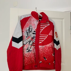 Ishockey jacka  - Jättesöt och har snygg fit. Från second hand 