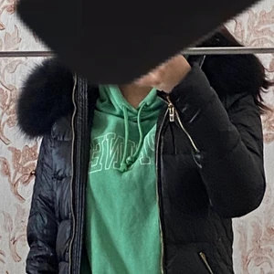 Rock and blue jacka  - Hej hej, jag säljer en rock and blue jacka i bra skick. Den är storlek 34/XS, köpt 1 år sedan för ca. 4000 kr och har bara använt den en vinter. Priset kan diskuteras.