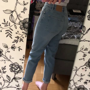 Jeans - Jeans storlek 38. (Är 181cm därför är de så korta)