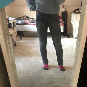 Diesel Cuddy Jeans - Cuddy jeans (lågmidjade) från Diesel i storlek W 28. Hör av dig vid intresse, pris kan diskuteras!❤️