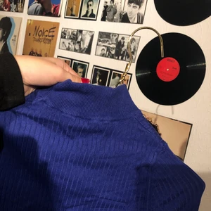 Blå polo - Snygg blå polo prefekt till hösten!