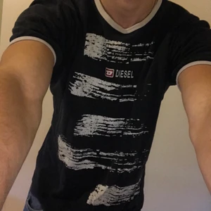 Diesel T shirt strl small  - Retro t-shirt från diesel i svart