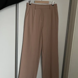   - Byxor från NAKD i storlek 38. Använd 1 gång men är fortfarande i fint skick😀