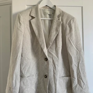 NLY TREND blazer - ÅTERUPPLAGD PGA OSERIÖS KÖPARE. Blazer/kavaj i linnematerial från Nelly, oversize modell. Storlek 36.