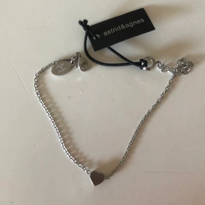 Armband  - Gulligt armband ifrån Astrid & Agnes som aldrig är använt💕 