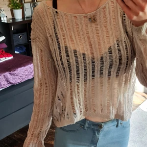 H&M "ripped/spiderwebb" tröja M - Köpt på H&M för ett tag sedan. Oanvänd:)