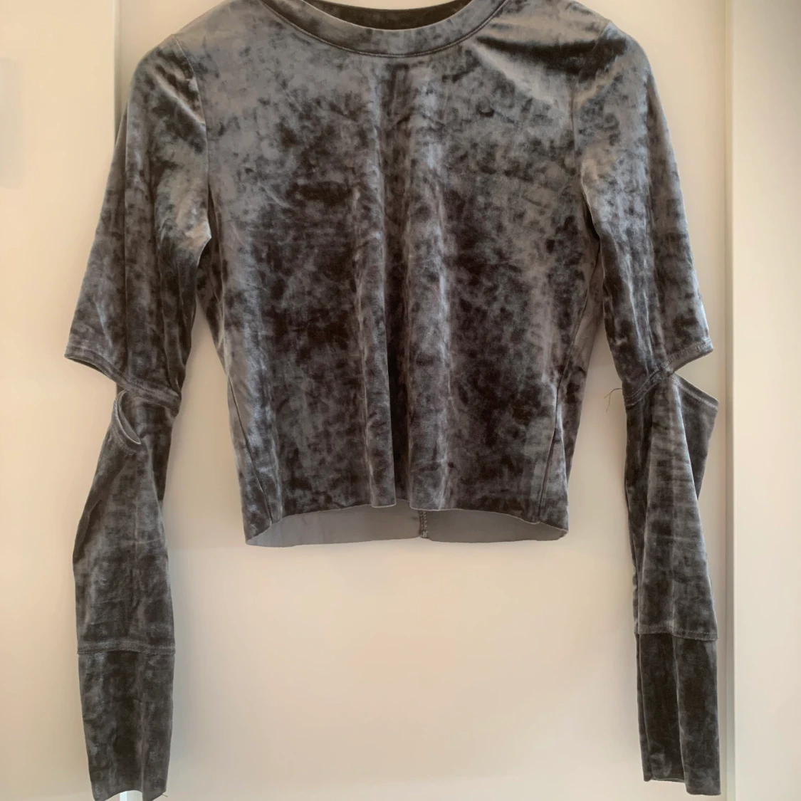 Grå sammet topp, strl small - 90