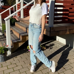 stickad väst - Sjukt fin väst som tyvärr inte kommer till användning. Frakt tillkommer❤️