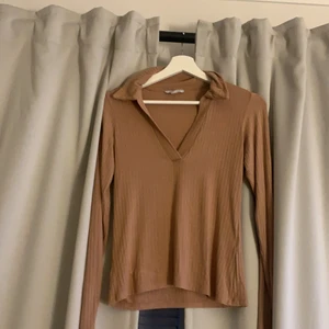 Rosa tröja - Rosa djup v ringad ribbad tröja