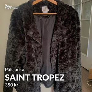 Pälsjacka Saint Tropez - Säljer denna näst intill oanvända pälsjacka ( inte äkta päls) från Saint Tropez storlek M! Helt otroligt mjuk päls. Mycket fint skick. Vid frågor skriv 🥰 nypris. 1000kr