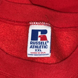 Russel Athletic sweatshirt XXL passar L - Röd sweatshirt från Russel Athletici storlek XXL men passar L fint, den är i ett mycket bra skick och har en mer bagge passform