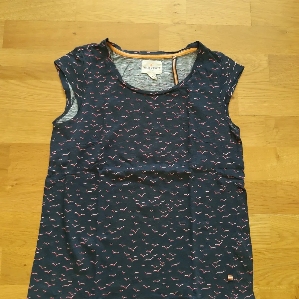 Bird pattern from lindex Holly&Whyte collection T-shirt. T-shirts.