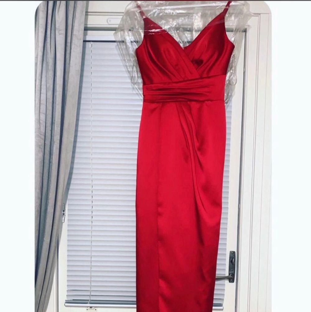 Röd klänning - Klänningar | Plick Second Hand