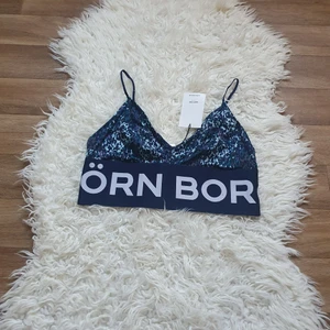 Sport topp 40/42 - Ny sporttopp Björn Borg, storlek 42 men den ska vara bra för en kvinna som har storlek 40.