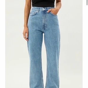 Weekday jeans - Säljer dessa fina weekday jenas. Dom är använda en del då dom länge varit mina favvo byxor. Säljer dom därör för 100 kr. Dom är i lite mörkare blåa och sitter super fint. Hör av er om ni är intresserade ❤️💞💞