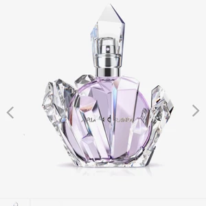 Arians Grande parfym - Säljer en Ariana Grande parfym som jag fick i födelsedag present, hade redan en och derför jag säljer min. Den är helt oanvänd och är 30ML. Ordinarie priset ligger på 359kr och säljer den för 200kr