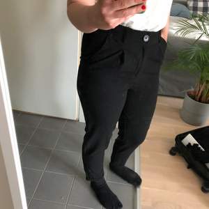 Svarta kostymbyxor från even&odd i storlek 36. Fint skick och superbekväma ❤️