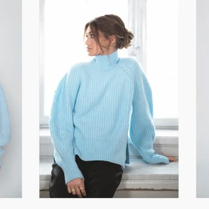 LXA stickad tröja - INTRESSEKOLL på denna stickade tröja från Lxa. Den är i storlek xxs, vilket är oversize på mig som är en vanlig xs/s. Skriv privat för fler bilder! 