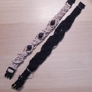 Hund halsband Macramé - Naturfärg 29 cm inkl svarta Lava stenar för att ge mod och styrka till osäker hund. Kan plockas bort.  Den svarta är 31 cm lång. 130 kr/st plus porto