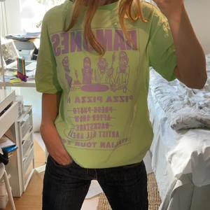 Ganni tröja - Säljer denna jättefina ganni likande tröjan. I jättebra skick och knappt använd. För fler frågor eller bilder kontakta 🤍💗