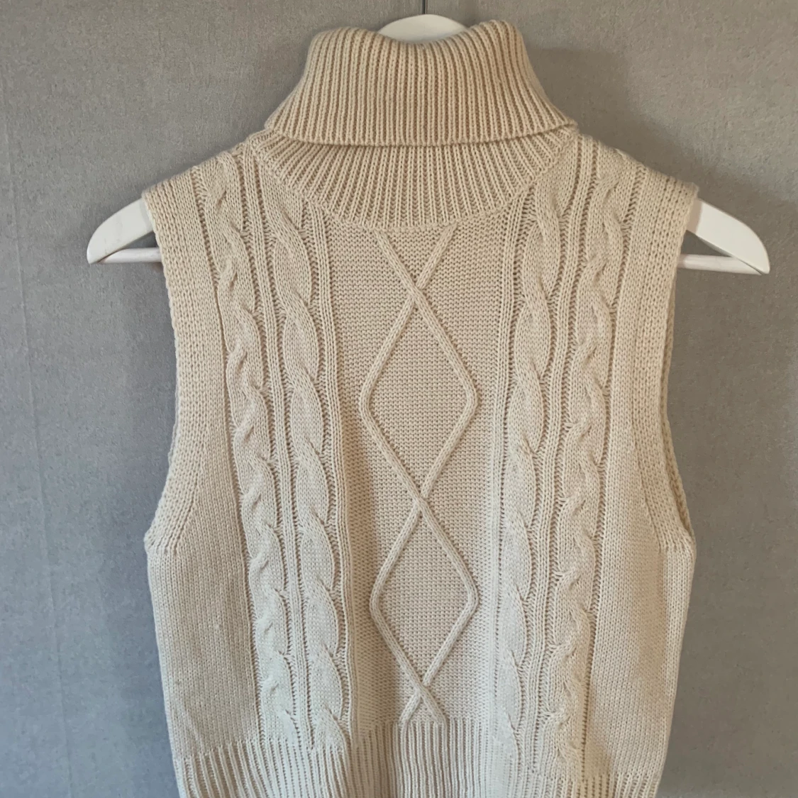 Stickad väst, one size.