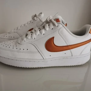 Nike skor - Nike skor i storlek 37.5 använda ett fåtal gånger. Nypris ca 700