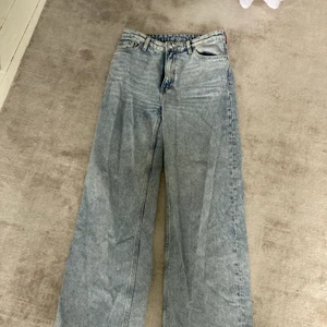 Monki  - Jeans från monki, storlek 27 🥳 frakt ej inkluderat 