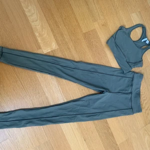 HM träningset - Jättefint träningset från H&M. Linnet/sport-bh:n är i strl S och är oanvänt och Tightsen är i strl XS och endast använda ca 2 gånger. 