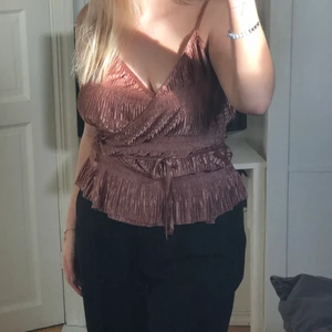 Topp - Går att knyta runt midjan