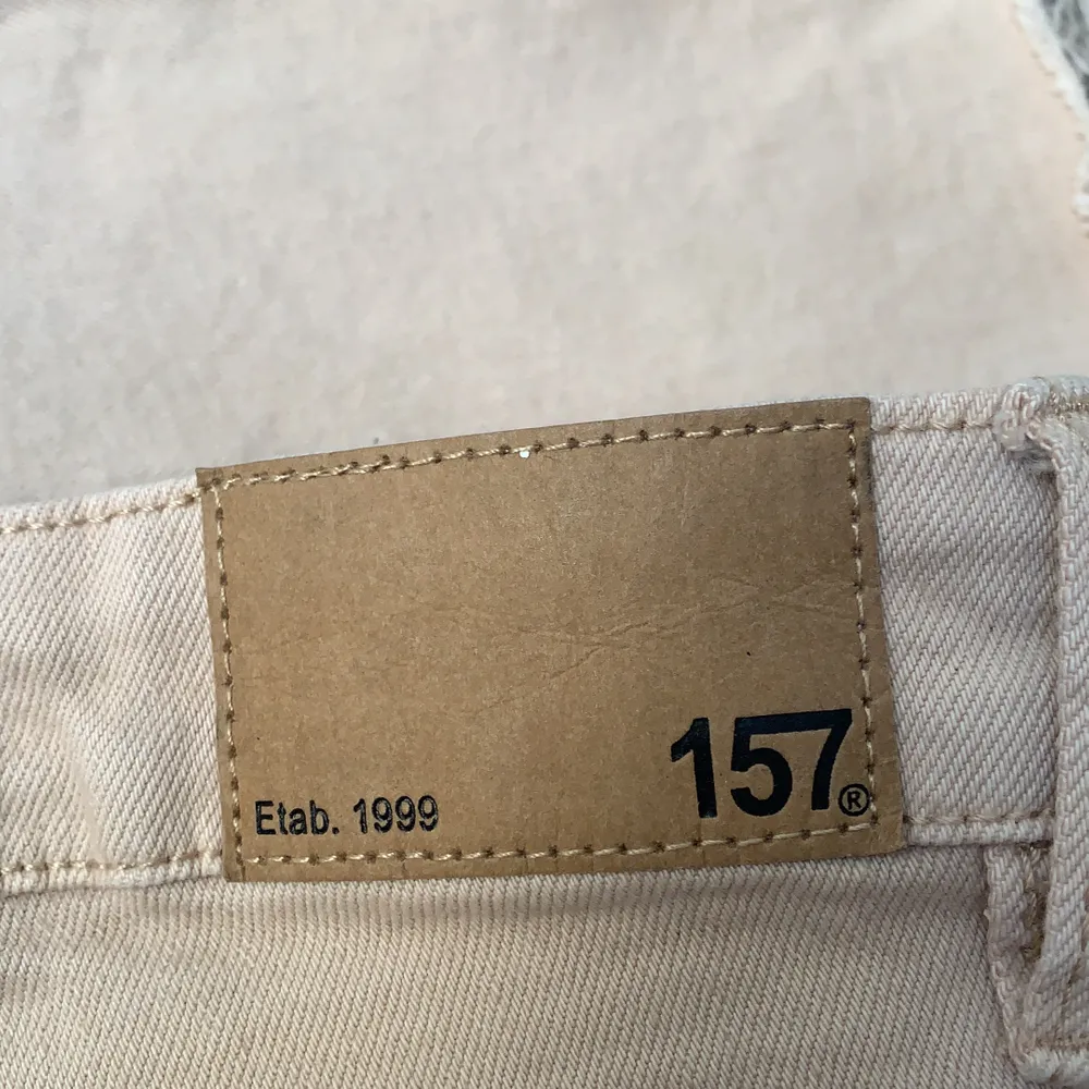 Jeans från lager 157 i storlek xxs och är i väldigt bra skick.  Använda några fåtal gånger. Köparen står för frakten🥰 kan mötas upp i Löddeköpinge men också postas. Jeans & Byxor.