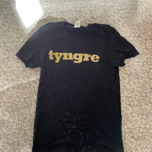 Tyngre T-shirt - Tyngre t-shirt, använd ett fåtal gånger så i bra skick! Frakt tillkommer 