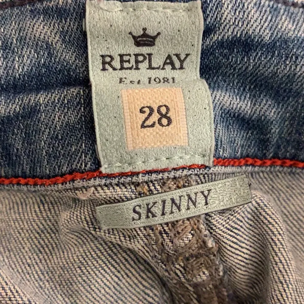 Supersnygga, mjuka och sköna jeans från Replay. Vintage gamla som verkligen har den där perfekta jeansfärgen. Låg midja. Älskar dem, men de är tyvärr för små.. Jeans & Byxor.