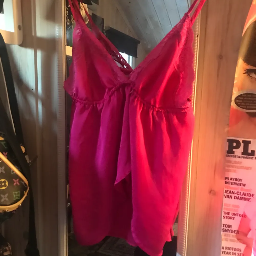 så fint skrik rosa vintage linne. Toppar.