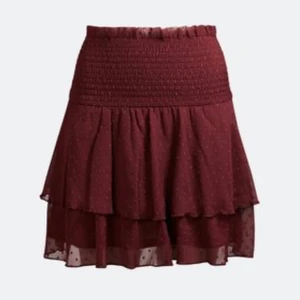 Volangkjol  - En supergullig volangkjol från bikbok som köptes för 299kr. Storlek XL men sitter bra på mig som är en S.