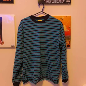 Randig tröja  - Oversize randig tröja.