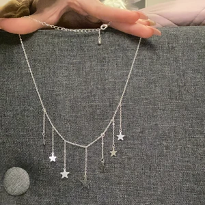 Halsband  - En halsband som Fick av min mamma men använder inte halsband så den e ny 