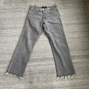 Süssy jeans  - Ett par sjukt snygga stüssy jeans i storlek 32! Grymt skick och snygg baggy passform, storlek 32 men size 30-31 i längd, benöppning - 22-23 cm 