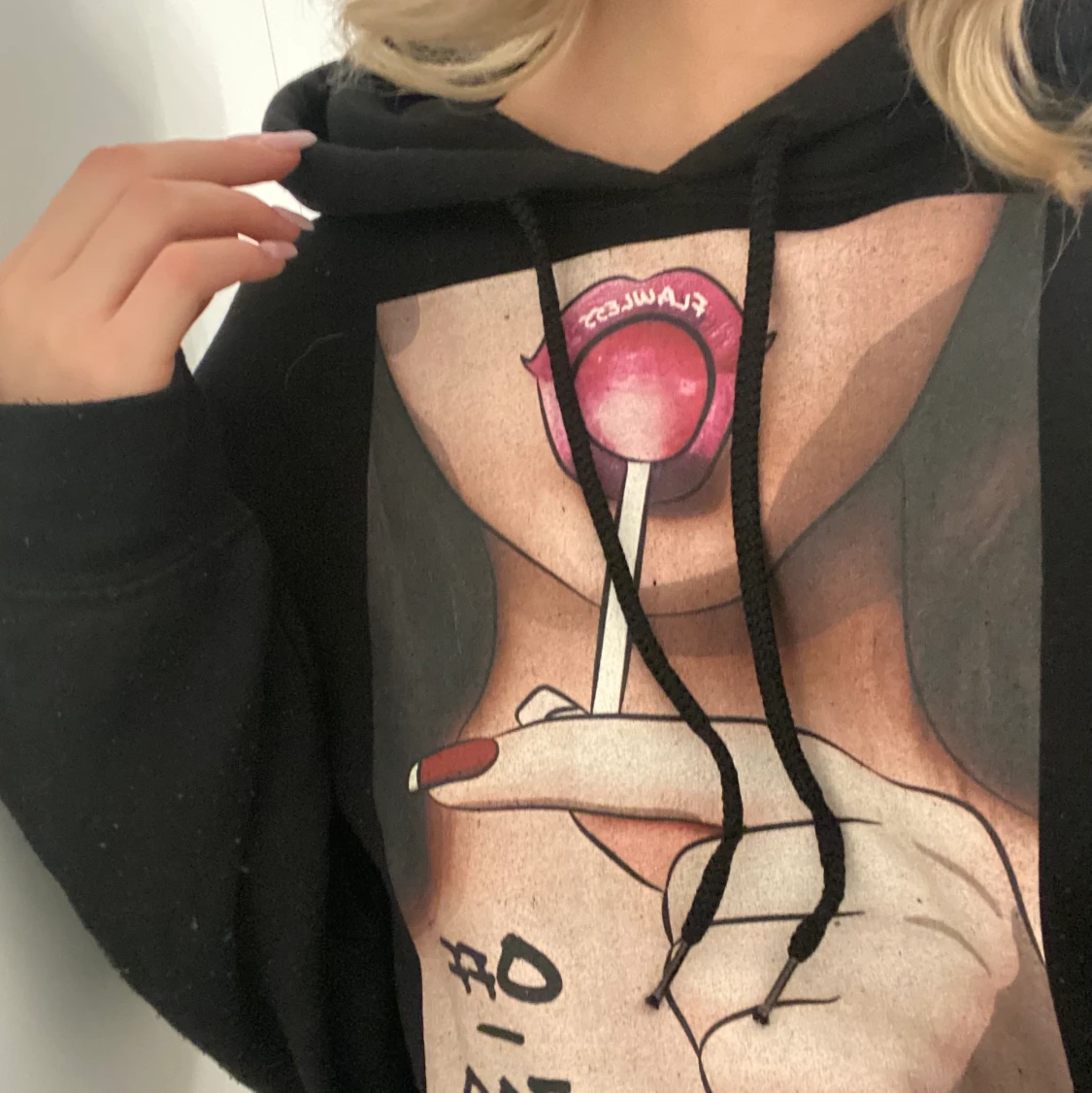 Svart hoodie med tryck  - 91