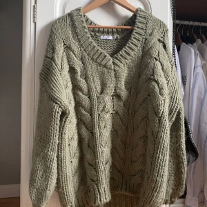 Stickad tröja  - Superfin stickad tröja från nakd. Pris 200kr plus frakt💖